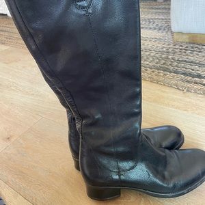 Born leather boots rarely used